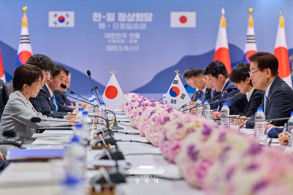 Le président Lee Jae Myung et la Première ministre Sanae Takaishi lors d’un sommet élargi à Andong, dans le Gyeongsangbuk-do, le 19 mai 2026. © Cheong Wa Dae