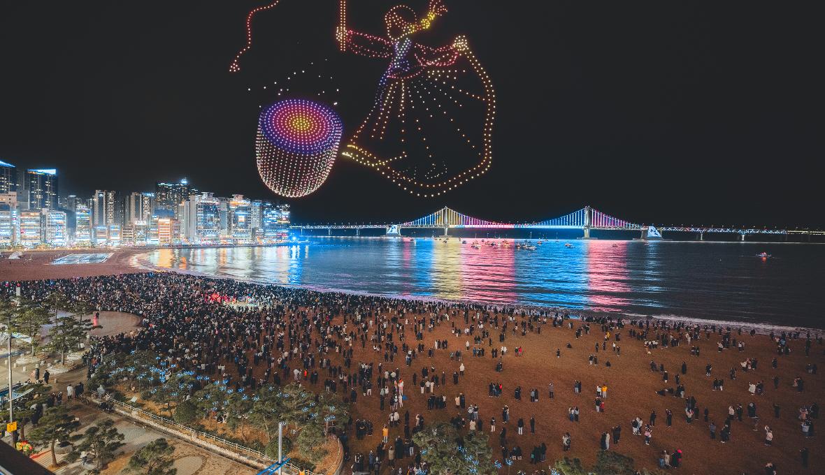 Un spectacle de drones sera tenu à la plage de Gwangalli, à Busan, les 12 et 13 juin. © Visit Busan