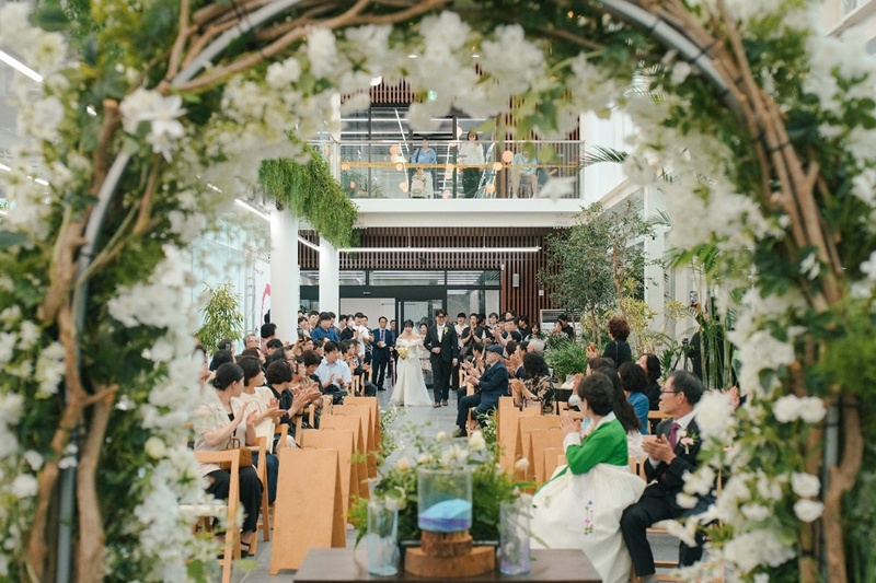 Le premier couple ayant choisi une formule de mariage personnalisée de la ville d’Ulsan célèbre son mariage, le 7 juin 2026. © Ville d’Ulsan