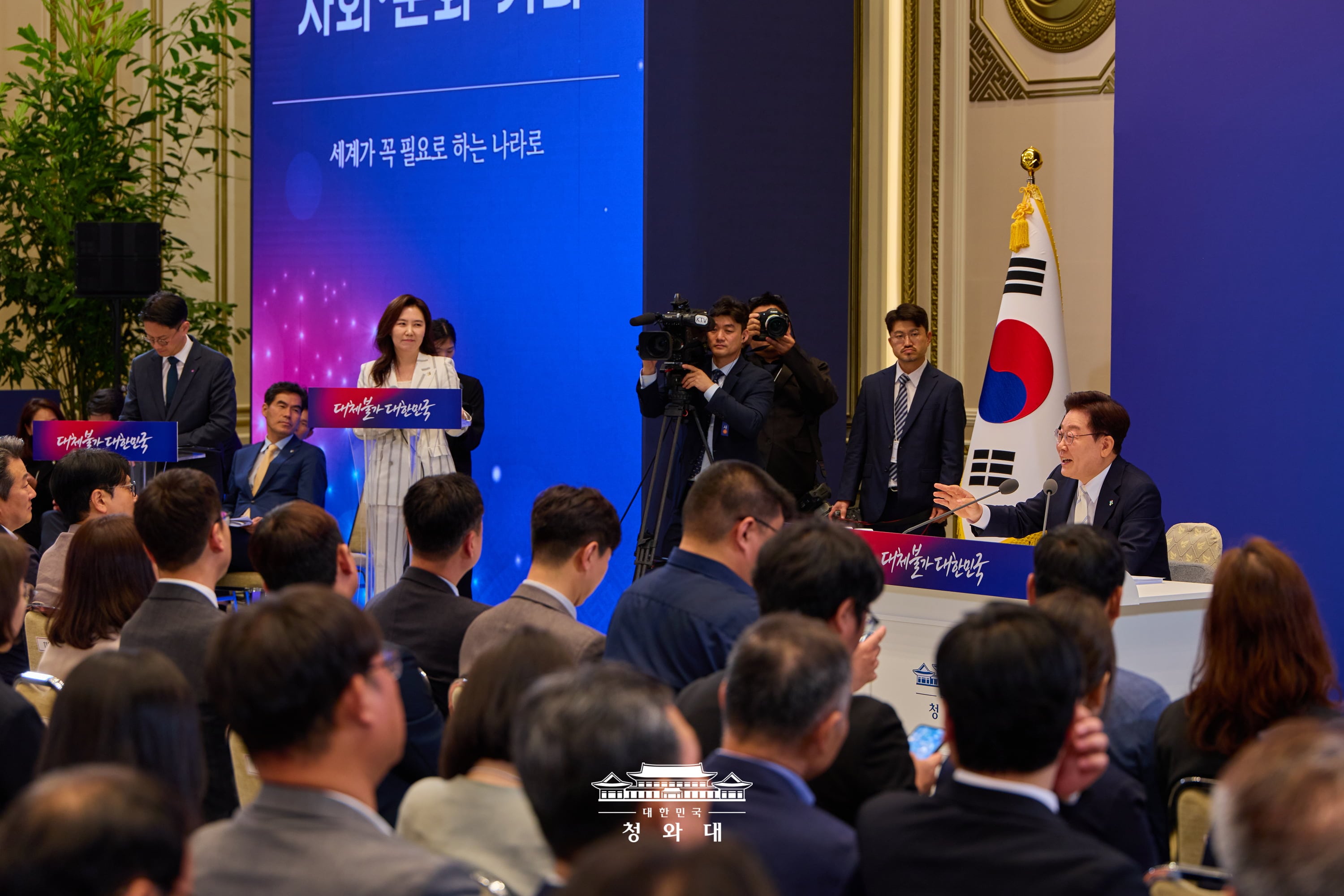 Le président Lee Jae Myung s’exprime lors d’une conférence de presse marquant sa première année au pouvoir, au complexe présidentiel de Cheong Wa Dae, à Séoul, le 8 juin 2026. © Cheong Wa Dae