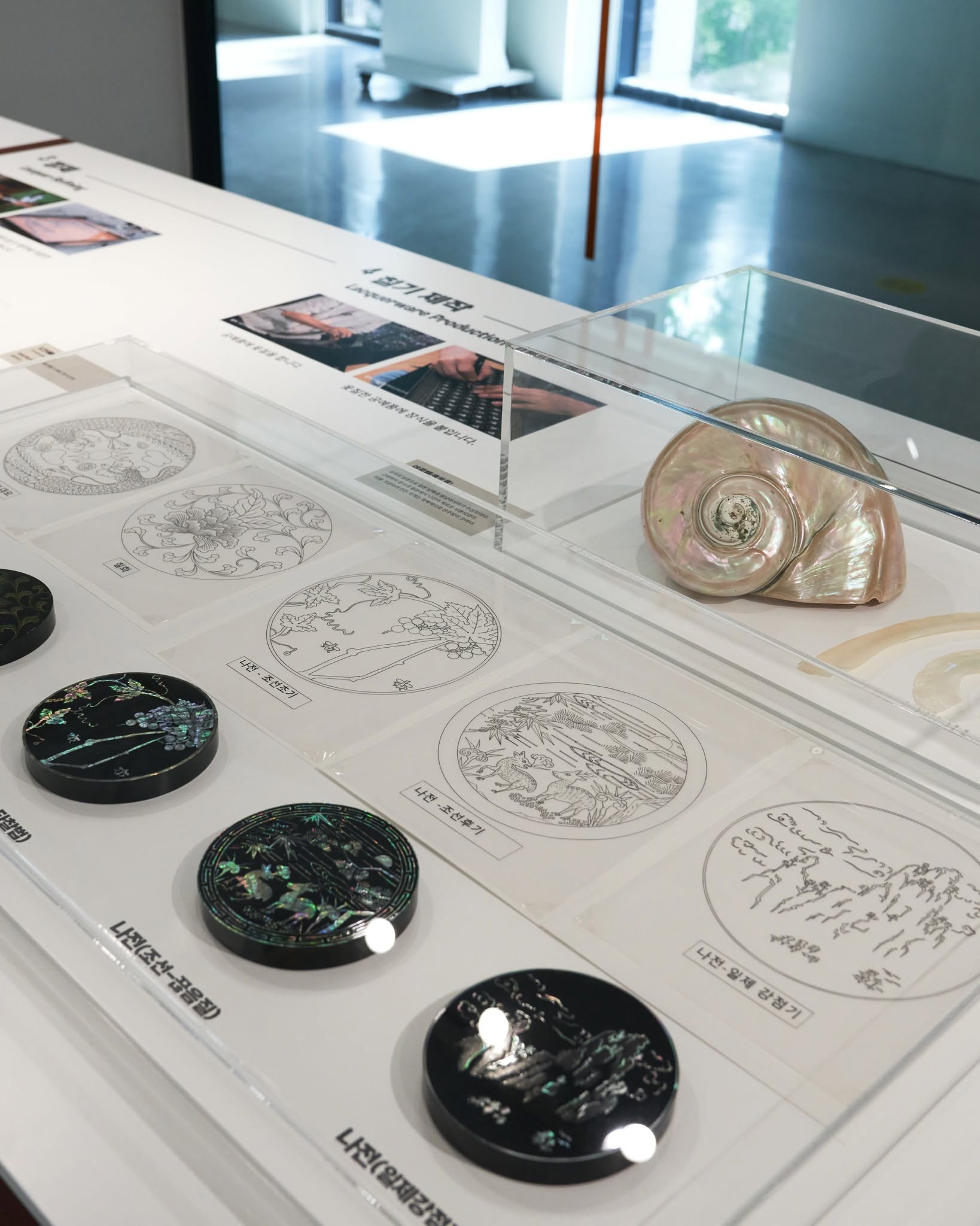 Des œuvres en laque présentées lors d’une exposition au Seoul Museum of Craft Art. © Compte Facebook du Seoul Museum of Craft Art