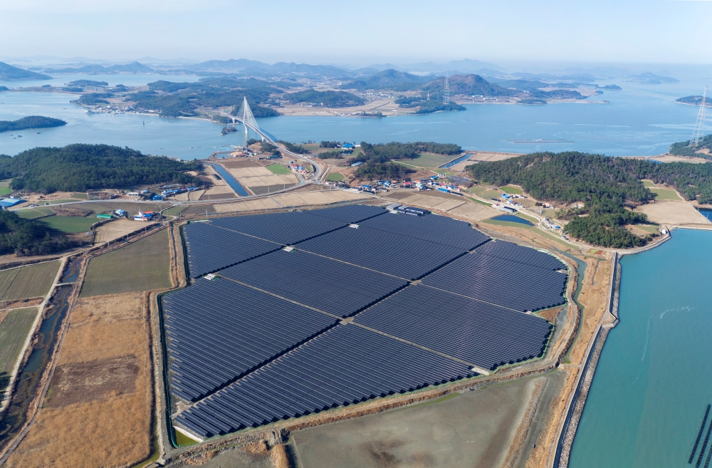 Une centrale solaire photovoltaïque à Shinan, à l’extrême sud-ouest de la Corée. © Comté de Shinan