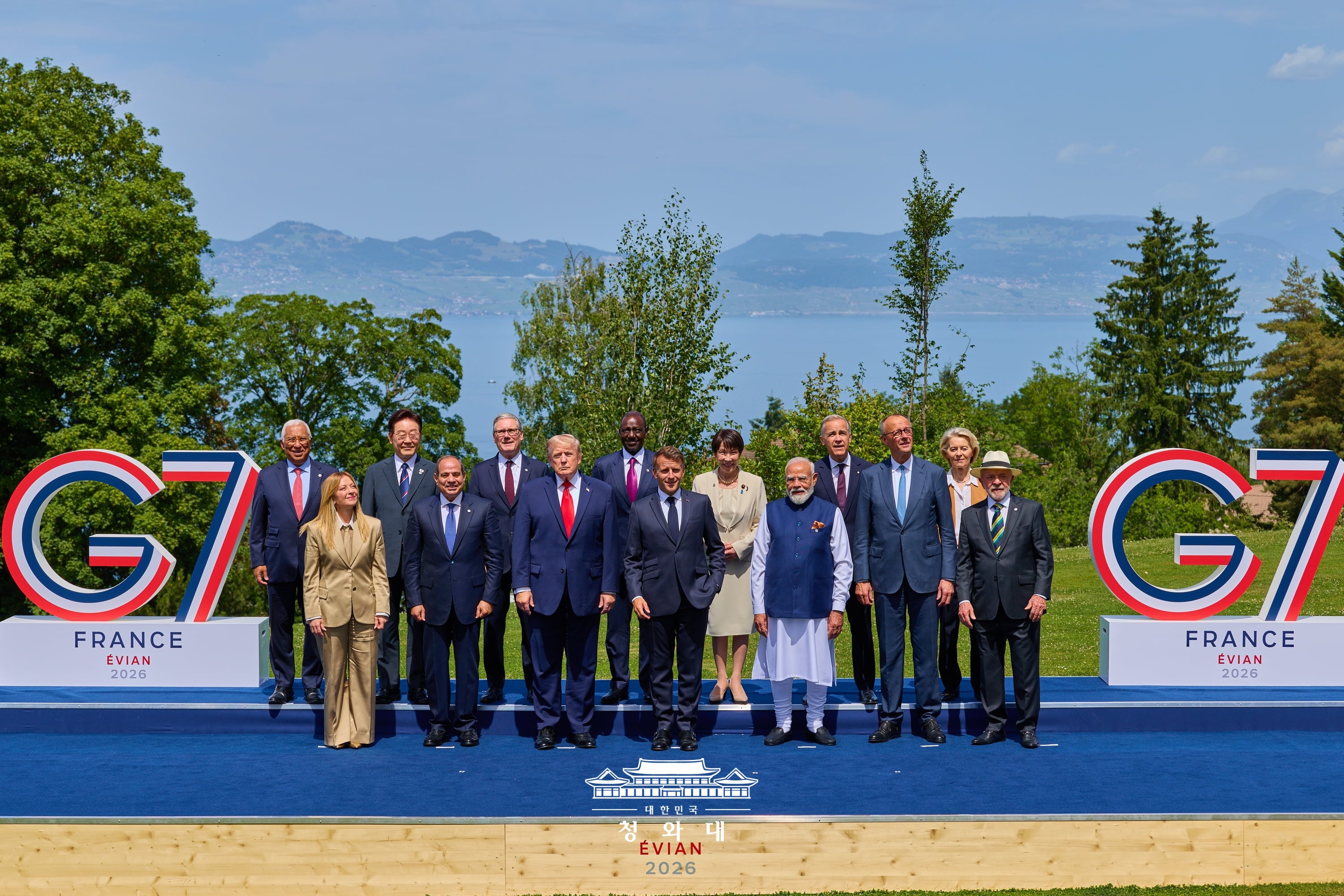 Les chefs de délégation des pays membres du G7 et des pays et organisations partenaires réunis à l’occasion du sommet d’Évian-les-Bains, le 16 juin 2026. © Cheong Wa Dae