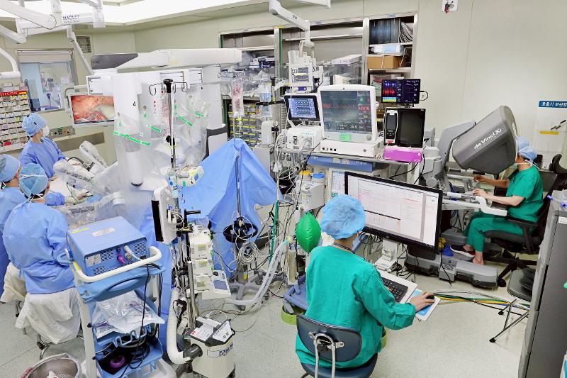 Chirurgie robotique d’un patient atteint d’un cancer du rectum © L’Asan Medical Center
