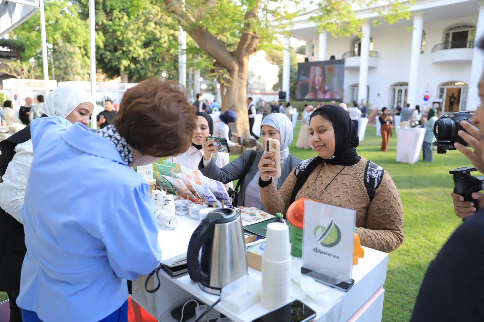 Des participants découvrent la gastronomie coréenne lors d’événements promotionnels organisés en Égypte, le 6 mai 2026. © Ambassade de Corée en Égypte