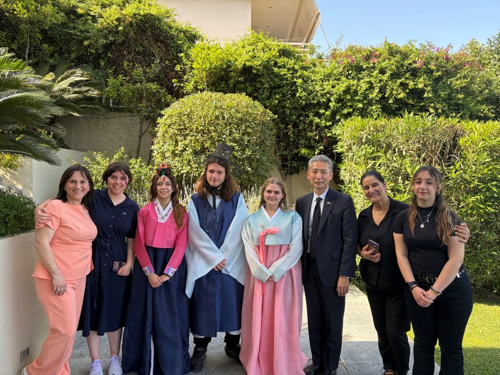 L’ambassade de Corée en Grèce a invité des enseignants et des étudiants grecs autour d’un événement consacré à la culture coréenne, le 15 mai 2026. © Compte Facebook de l’ambassade de Corée en Grèce