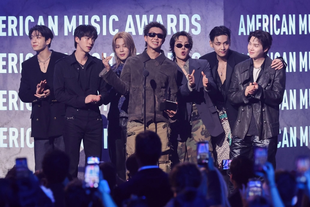 Le groupe BTS récompensé du prix de l’artiste de l’année aux American Music Awards 2026 (AMA) à Las Vegas, aux États-Unis, le 25 mai 2026. © Compte Facebook des American Musci Awards