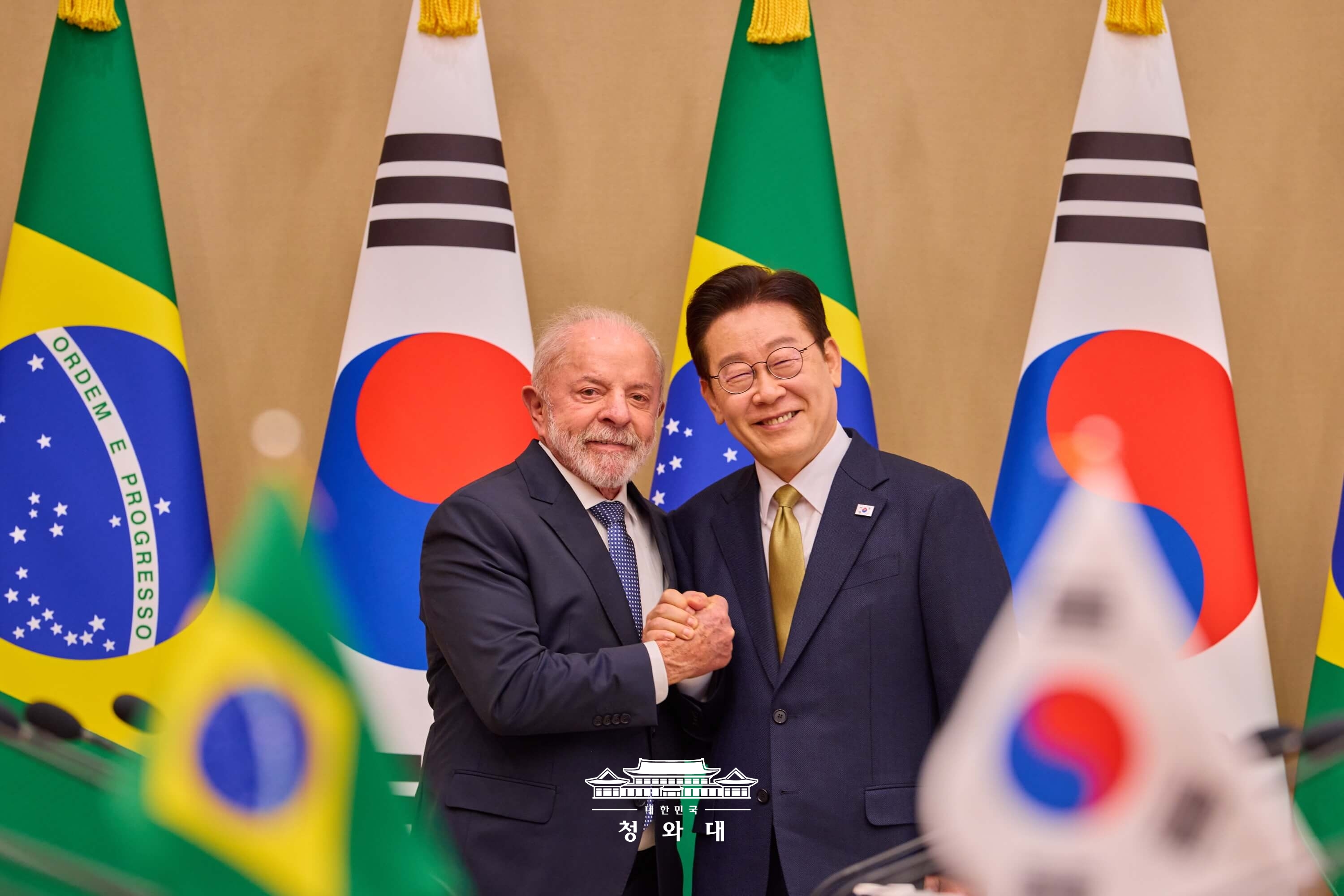 Le pr&eacute;sident Lee Jae Myung s&rsquo;entretient avec son homologue br&eacute;silien Lula, au complexe pr&eacute;sidentiel de Cheong Wa Dae, &agrave; S&eacute;oul, le 23 f&eacute;vrier 2026. &copy; Cheong Wa Dae