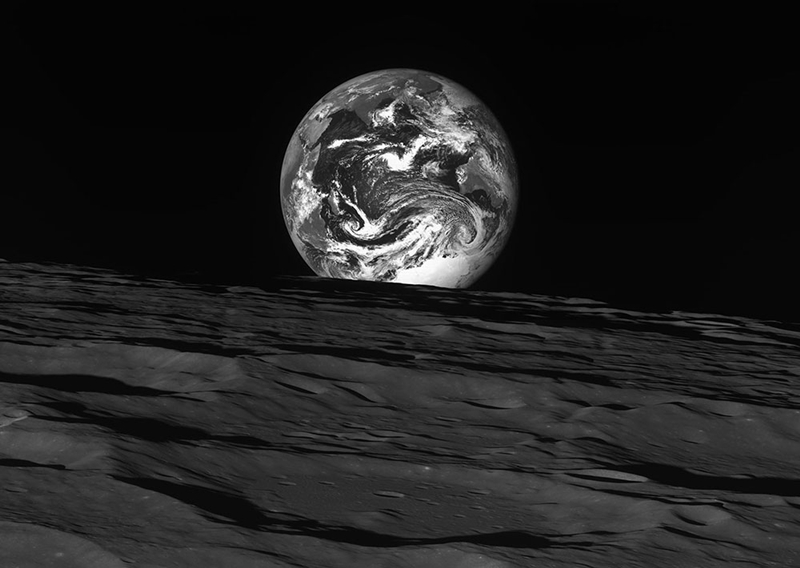 Un clich&eacute; de la Terre vue depuis la Lune, prise par la sonde lunaire de conception cor&eacute;enne Danuri. &copy; Korea Aerospace Research Institute