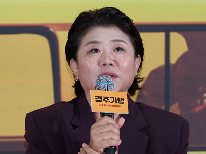 L&rsquo;actrice Lee Jung-eun s&rsquo;exprime lors d&rsquo;une conf&eacute;rence de presse &agrave; S&eacute;oul, le 13 ao&ucirc;t 2026. &copy; Lotte Entertainement