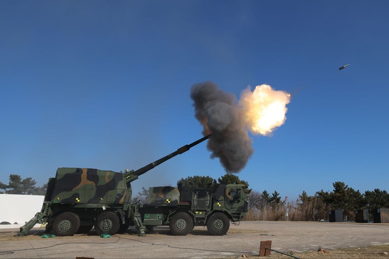 L’essai de tir d’un obusier automoteur K9 (K9MH) se déroule dans l’Agency for Defense Development. © Hanwha Defense USA