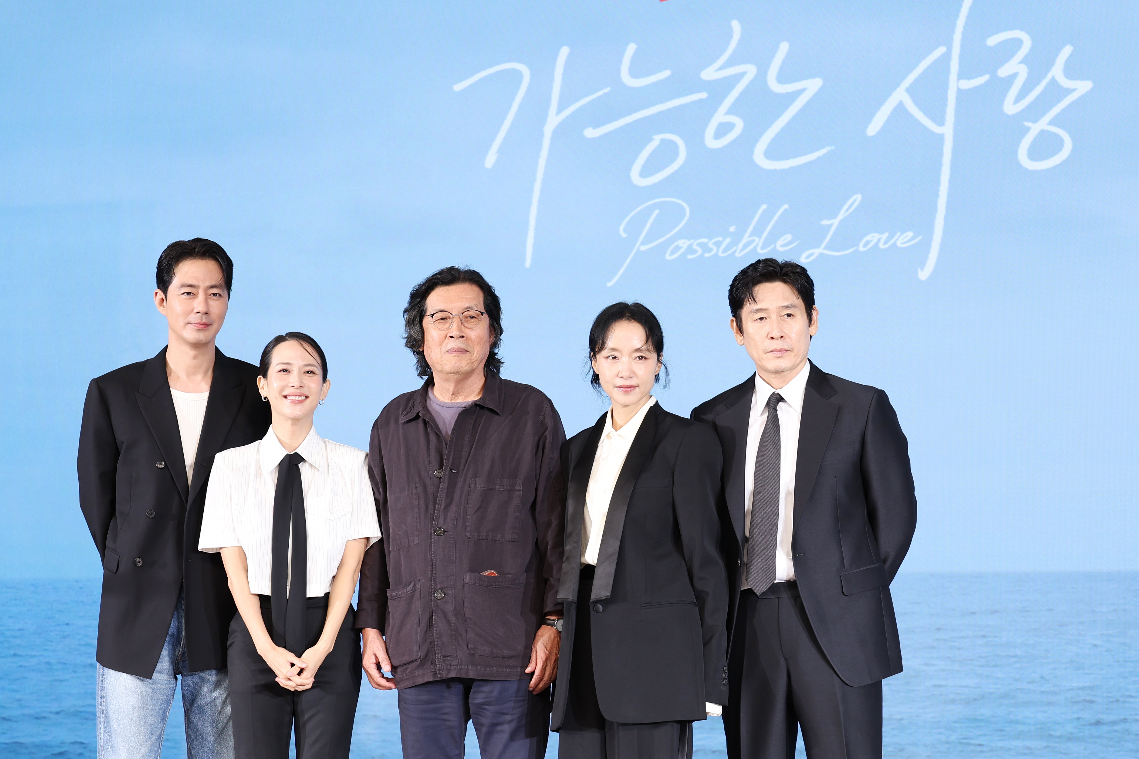 De gauche &agrave; droite, Zo In-sung, Cho Yeo-jeong, Lee Chang-dong, Jeon Do-yeon et Sul Kyung-gu lors d&rsquo;une conf&eacute;rence de presse &agrave; S&eacute;oul, le 25 ao&ucirc;t 2026. &copy; Park Dae-jin / Korea.net