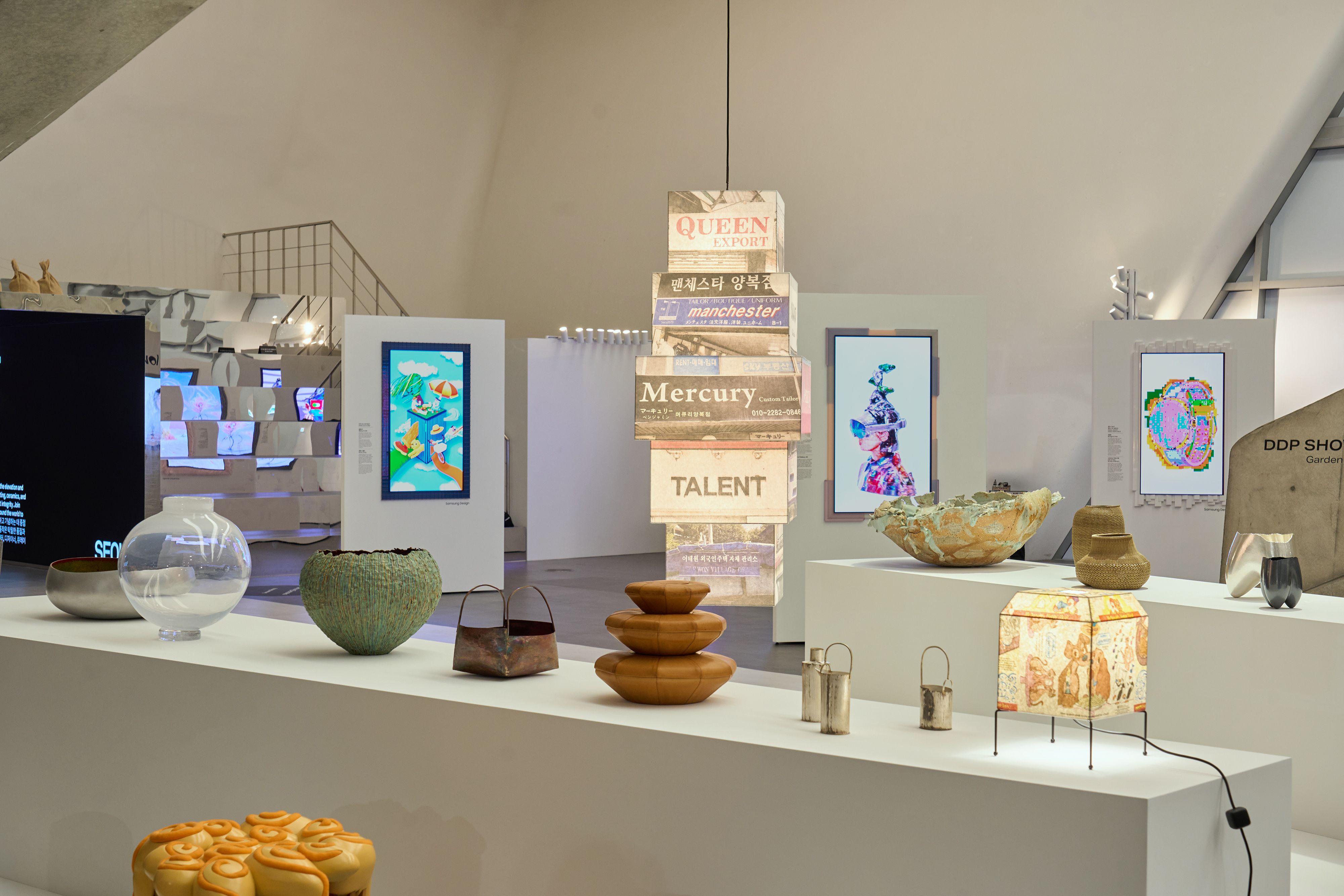 Un stand du salon de la soci&eacute;t&eacute; am&eacute;ricaine Design Miami, &agrave; la Dongdaemun Design Plaza, dans le centre de S&eacute;oul. &copy; Seoul Design Foundation