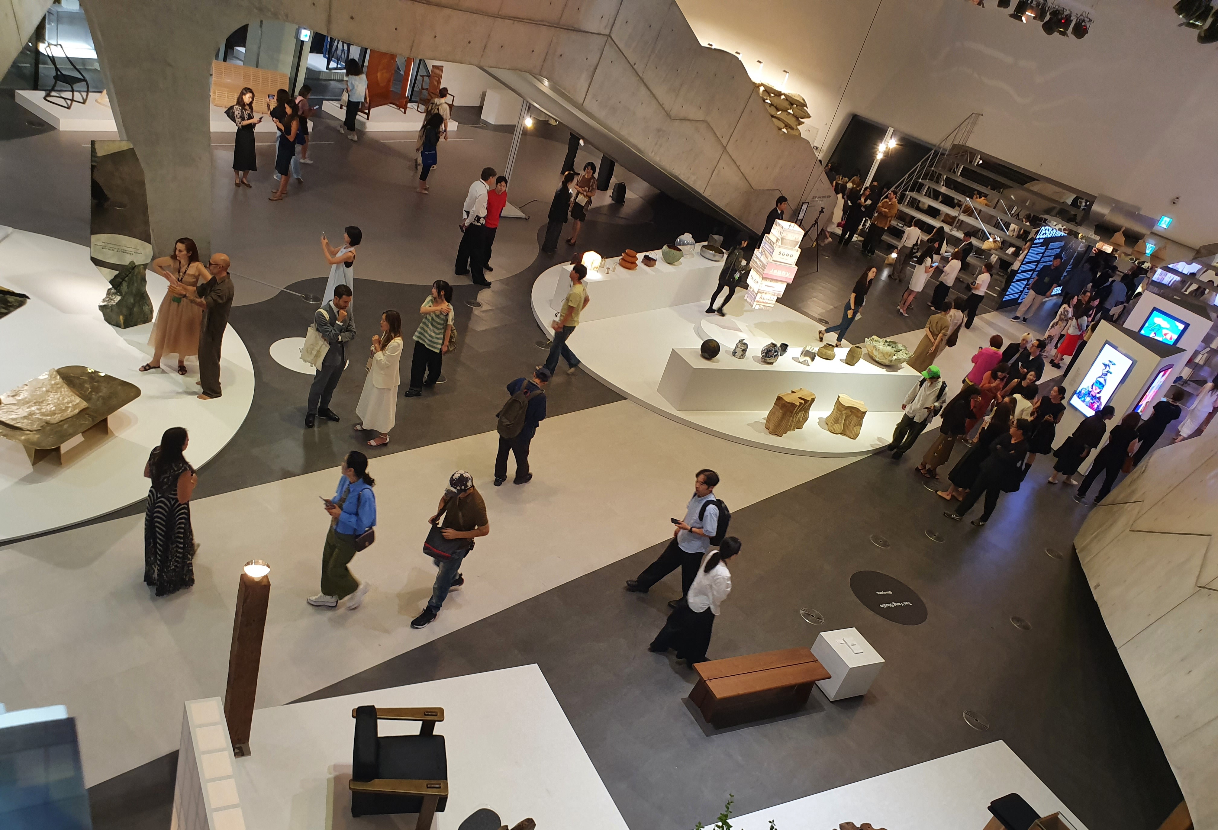 Le salon de la soci&eacute;t&eacute; am&eacute;ricaine Design Miami, &agrave; la Dongdaemun Design Plaza, dans le centre de S&eacute;oul. &copy; Uyen Nguyen / Korea.net
