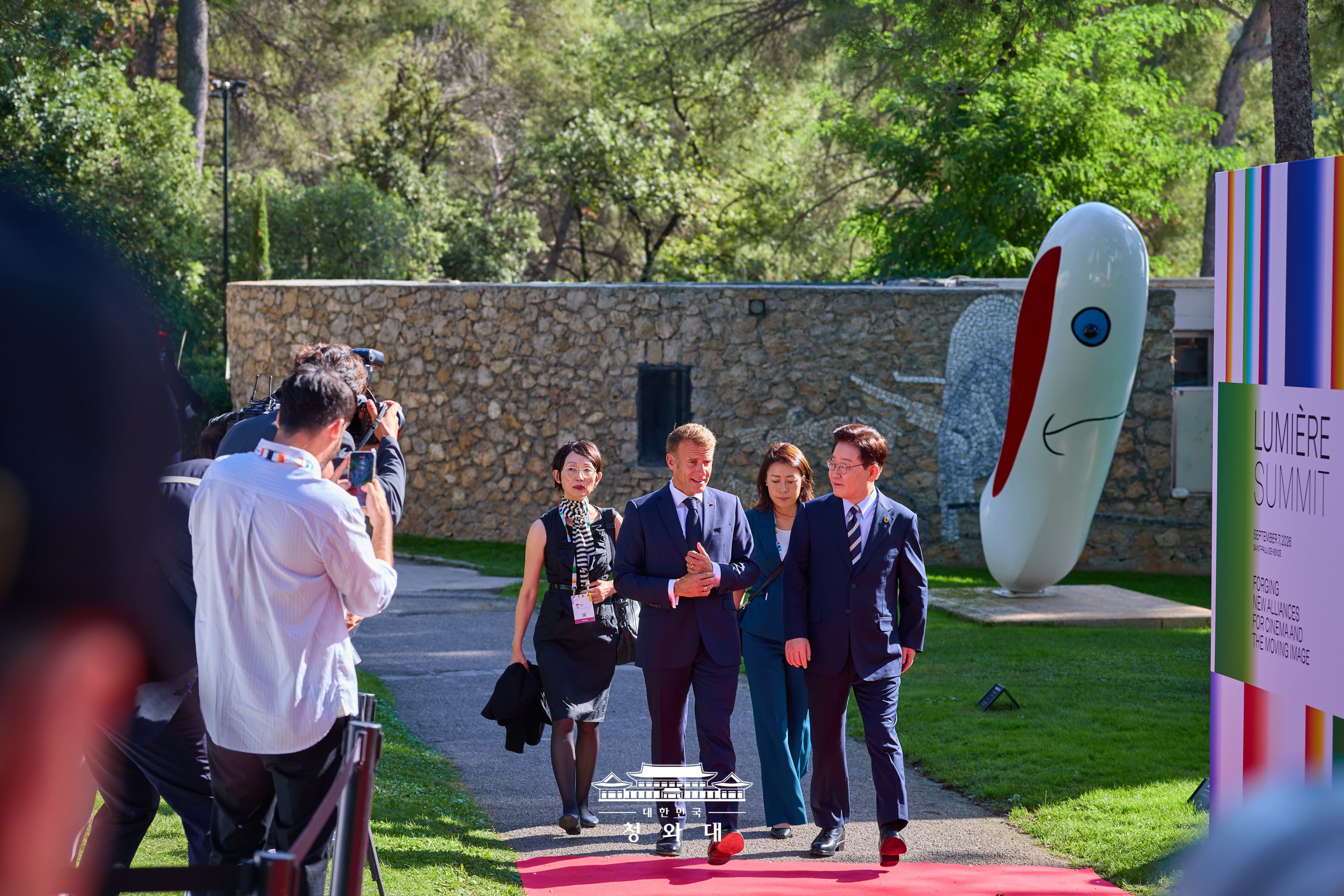Le président Lee Jae Myung et son homologue français Emmanuel Macron lors du Sommet Lumière, à Saint-Paul-de-Vence, le 7 septembre 2026. © Cheong Wa Dae
