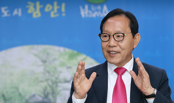 차정섭 군수는 함안을 풍요로운 문화가 넘치는 자족도시로 만들기 위한 의지를 밝혔다. 