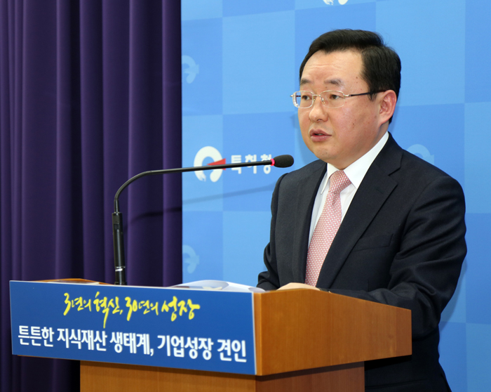 지난 30일 '지식재산 데이터 대민 제공 전략'을 발표하고 있는 이준석 특허청 차장. 
