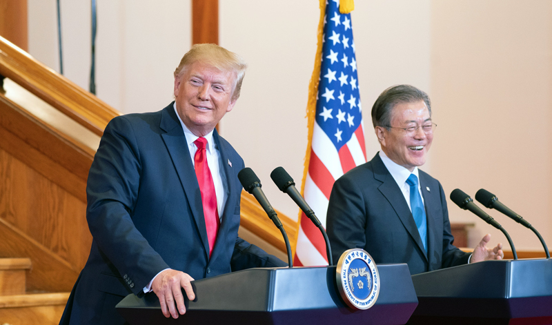 Le président américain Donald Trump et le président sud-coréen Moon Jae-in lors de la conférence de presse conjointe à Cheong Wa Dae le 30 juin. ⓒ Maison Blanche