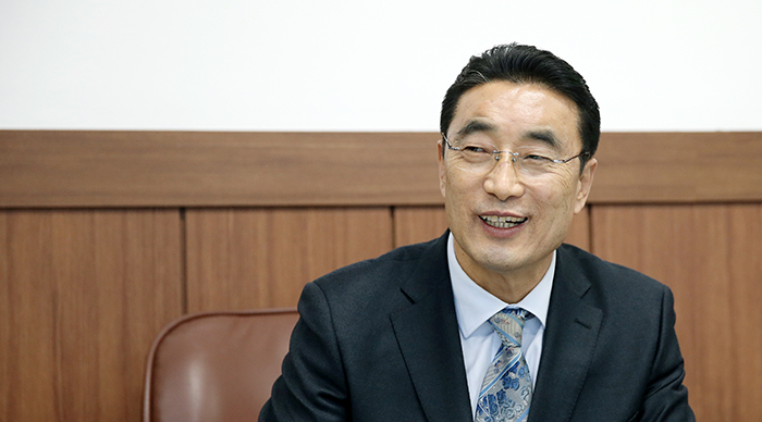 박영일 남해군수는 남해는 각각 이야기를 담고 있는 작고 소중한 것이 많은 ‘보물섬’ 이라고 말한다. 