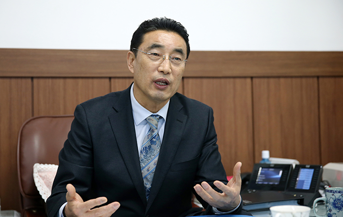 박영일 남해군수는 남해는 과거 화전(花田)이라고 불릴 정도로 섬 전체가 꽃으로 치장되며 4월이면 많은 관광객들과 사진가들이 찾는다고 밝혔다. 