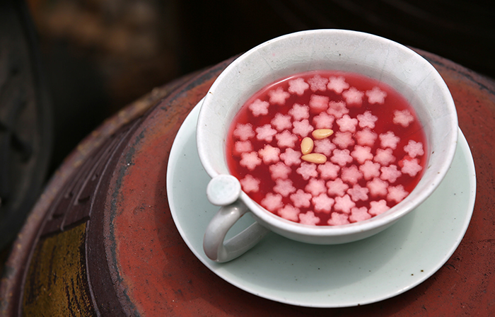 To make omija hwachae, you need to boil the seeds and then let them cool overnight until the colorful juice comes out beautifully. You can add honey and other ingredients, such as slices of pear, to add more taste and color, and for decoration. This traditional drink helps liver functions, eases coughs and quenches thirst.