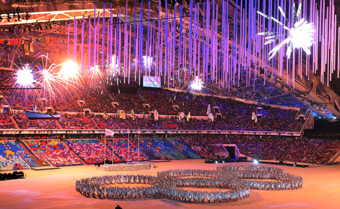 Dancers create the five Olympic rings during the closing ceremony of the Sochi 2014 Winter Olympic Games at the Fisht Olympic Stadium in Sochi, Russia, on February 23. (photo: Yonhap News)