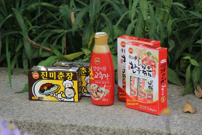 ㈜진미식품의 주력제품들. 고추장, 볶음장, 된장, 춘장 등 다양한 제품을 생산하고 있다.