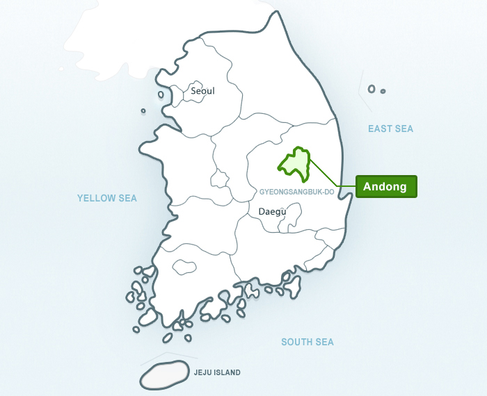 La ville d’Andong-si dans la Province de Gyeongsangbuk-do se situe dans la partie méridionale de la péninsule,entre 35 et 37 degrés de latitude nord.