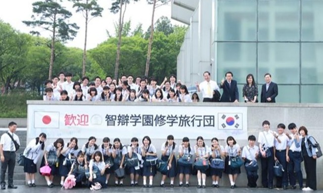 Les lycéens japonais reprennent leurs excursions en Corée après trois ans d'interruption