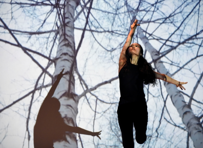 Avec « Dancing Dance for me », Sun-A Lee fait dialoguer danse et cinéma au musée Guimet