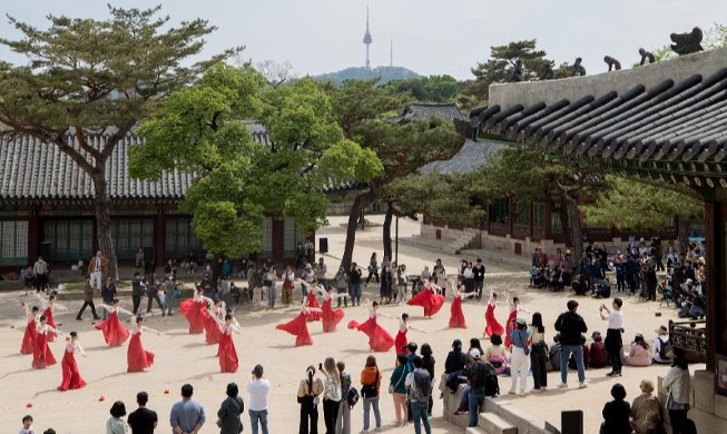 Fête du printemps au palais Changgyeong