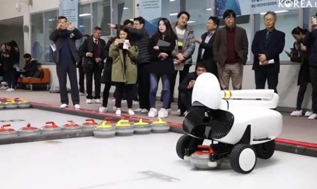 Le robot Curly remporte les matchs contre les équipes de curling coréennes