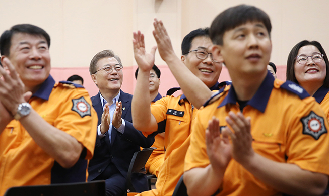 Moon : « Pour un pays où les pompiers ne versent de larmes »