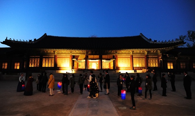 Profiter du soir d’été au Palais de Gyeongbokgung