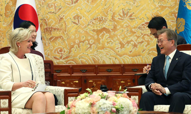 Rencontre entre Moon et la Princesse Astrid de Belgique