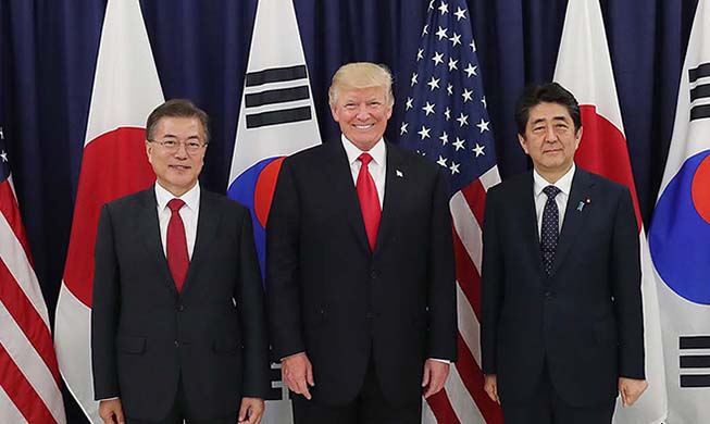 Déclaration conjointe entre Moon, Trump et Abe face à Pyongyang