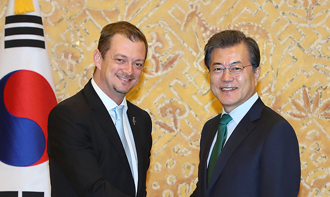 Moon rencontre le président du IPC