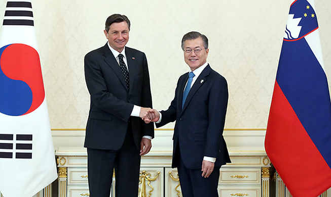 Moon s’entretient avec le président slovène Borut Pahor