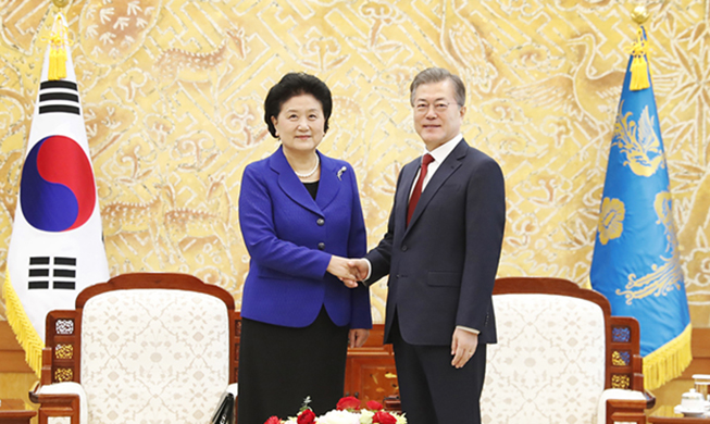 Moon s’entretient avec le vice-Premier ministre chinois Liu Yandong