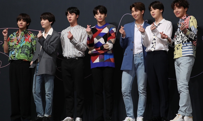 Le président Moon envoie un message de félicitations au boys band sud-coréen BTS