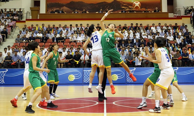 Les deux Corées jouent leurs premiers matches amicaux de basketball à Pyeongyang en 15 ans