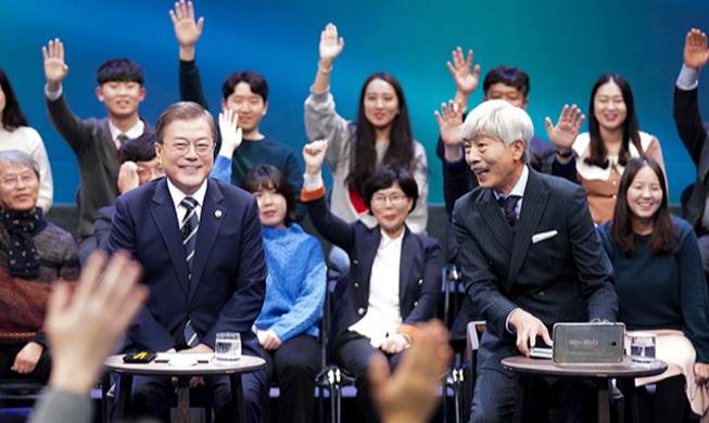 Mi-mandat : le président Moon tient une assemblée publique télévisée en direct