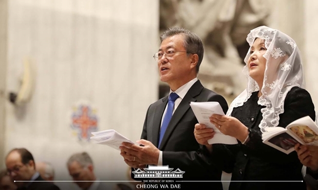 Le président Moon assiste à une messe spéciale pour la paix sur la péninsule coréenne au Vatican