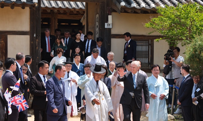 Le prince britannique Andrew visite « Queen's Road » à Andong