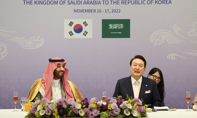 Le président Yoon et le prince héritier saoudien discutent des moyens pour le développement de la coopération bilatérale