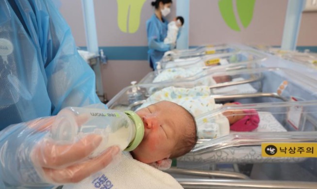 Le nombre de naissances en mai atteint son plus haut niveau depuis 2017, avec 23 160 bébés