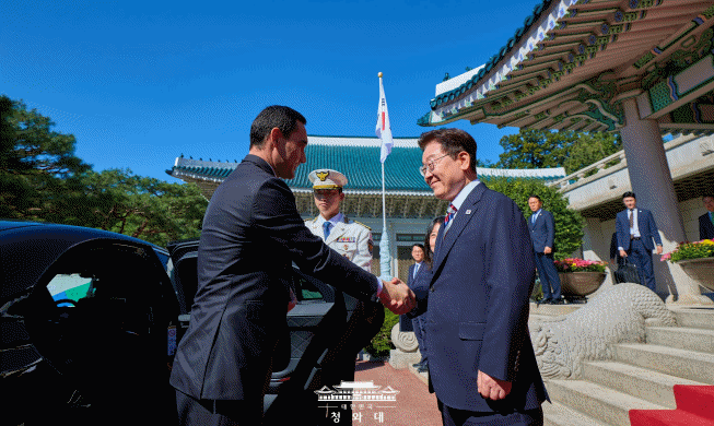 Le président Lee Jae Myung s’entretient avec ses homologues kazakh et turkmène