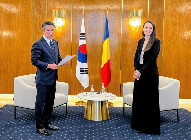 Diplomatie à l’honneur : l’ambassadeur Rim Kap-soo distingué en Roumanie