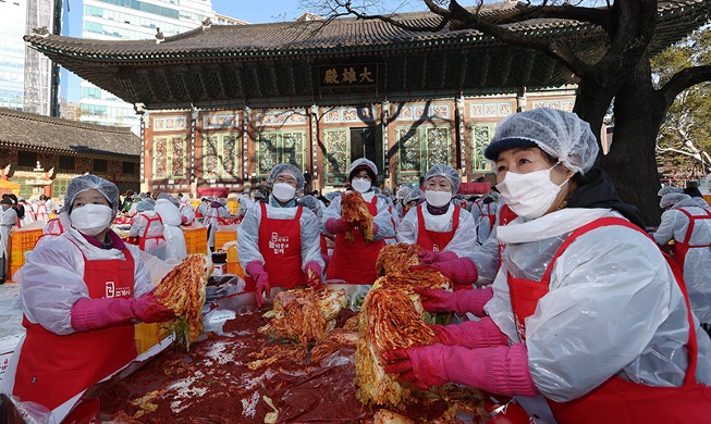 Image du jour : Fabrication de kimchi pour une œuvre de charité au temple Jogyesa