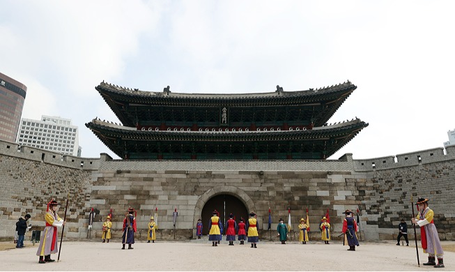 Reconstitution des cérémonies d'ouverture et de fermeture de la porte Sungnyemun